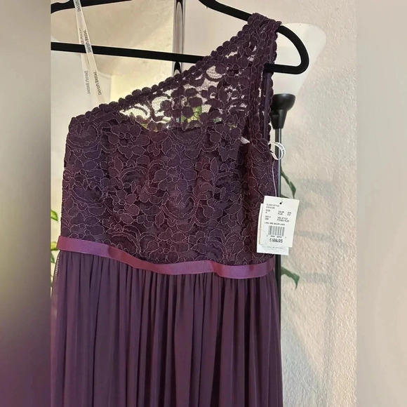 David’s Bridal body lace plum dress size 4 - Picture 6 of 16